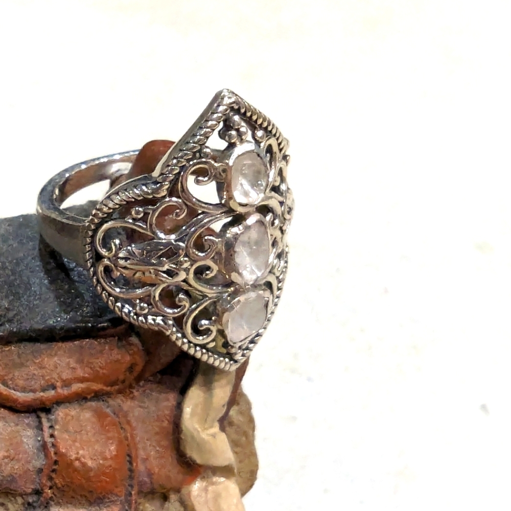 Ooolala! Sterling silver moonstone ring size 8